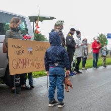 Smarvę kenčiantys gyventojai rinkosi laidoti įmonę: tikisi, kad ji bus uždaryta