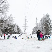 Profesorius apie COVID-19 ir čiuožinėjimą nuo kalniukų: ar tai kelia grėsmę?