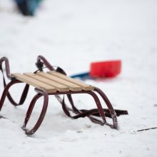 Profesorius apie COVID-19 ir čiuožinėjimą nuo kalniukų: ar tai kelia grėsmę?