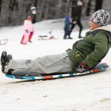 Profesorius apie COVID-19 ir čiuožinėjimą nuo kalniukų: ar tai kelia grėsmę?