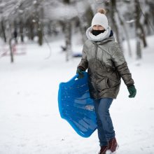 Profesorius apie COVID-19 ir čiuožinėjimą nuo kalniukų: ar tai kelia grėsmę?