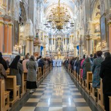 Dėl pandemijos K. Kėvalui arkivyskupo ženklas įteiktas ne Romoje, o Kaune