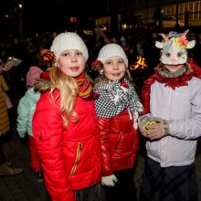 Kauniečiai žiemą iš kiemo varė ant Kauko laiptų