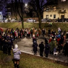 Kauniečiai žiemą iš kiemo varė ant Kauko laiptų