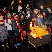 Kauniečiai žiemą iš kiemo varė ant Kauko laiptų