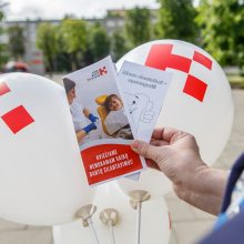 Vaikų gynimo dieną – balionai iš medikų rankų