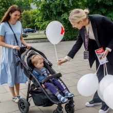 Vaikų gynimo dieną – balionai iš medikų rankų