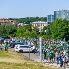 Artėja lemiama akimirka: krepšinio sirgaliai triukšmingai sugužėjo į areną