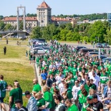 Artėja lemiama akimirka: krepšinio sirgaliai triukšmingai sugužėjo į areną