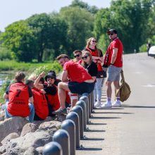 Artėja lemiama akimirka: krepšinio sirgaliai triukšmingai sugužėjo į areną