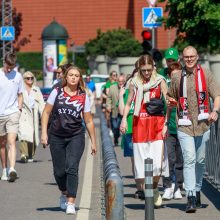 Artėja lemiama akimirka: krepšinio sirgaliai triukšmingai sugužėjo į areną