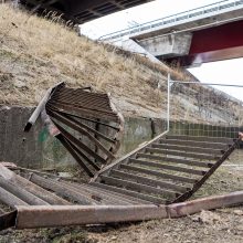 Aliarmas: nukrito vieno iš Kleboniškio tilto turėklai 