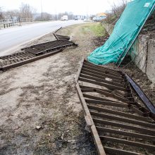 Aliarmas: nukrito vieno iš Kleboniškio tilto turėklai 