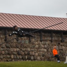 Kauno pilies papėdėje – kvapą gniaužiantis akrobatinis pasirodymas