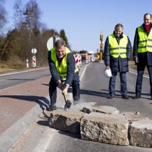 Įsibėgėja kelio Molėtai–Utena rekonstrukcija: išardyta 15 tūkst. tonų senos kelio dangos  