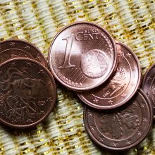 Vyriausybė – už idėją nenaudoti 1–2 centų monetų, bet projektą siūlo tobulinti