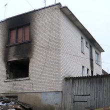 Aštuonerių mergaitė iš degančio buto iššoko per langą: kaimynai papasakojo daugiau nelaimės detalių
