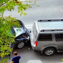 Pilaitėje neblaivus vairuotojas kliudė du automobilius