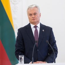 Prezidentas siūlo numatyti galimybę iš pensijų fondų pasiimti dalį lėšų