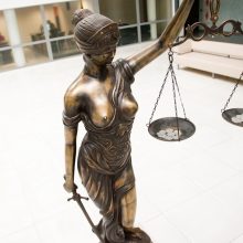 Teismui perduota prekyba poveikiu kaltinamo Šiaulių advokato byla