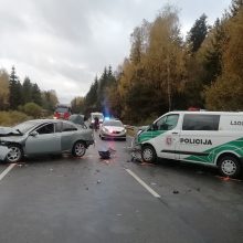 Policininko avarija atvėrė piktžaizdę: girtas prasprūdo ir pro kontrolę?