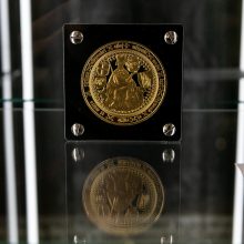 Nacionaliniame muziejuje pristatytas kilogramą sveriantis sidabro medalis