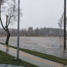 Išsiliejo Šventosios upė, užfiksuotas katastrofinio stiprumo vėjas