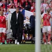 Specialistai apie sustojusią futbolininko C. Erikseno širdį: panašių incidentų buvo ir Lietuvoje