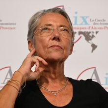 Prancūzijos premjerė atlaikė balsavimą dėl nepasitikėjimo 