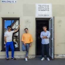 Teatras „Kitas kampas“ pasitinka naujuose namuose: čia taip jauku, kad galite ateiti su šlepetėmis