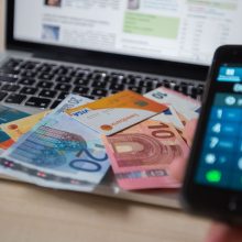 Sukčiai įmonei atsiuntė suklastotą sąskaitą: pasisavino 61,3 tūkst. eurų