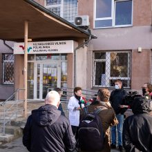 Įtarimai Vilniaus poliklinikai: už kyšius suklastojo 200 žmonių įrašus apie skiepus nuo COVID-19?