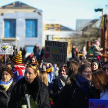 Keli tūkstančiai žmonių prie Rusijos ambasados protestavo prieš karą Ukrainoje