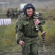 Rusų karius šokiravo vaizdas mobilizacijos centruose: pusė – pagiringų, kitiems padėtų tik greitoji
