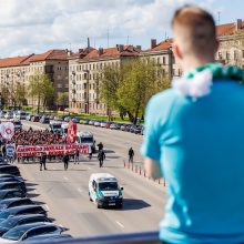 „Žalgirio“ arena – vėl sausakimša, prieš mačą  – įspūdingos sirgalių eisenos