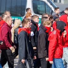 „Žalgirio“ arena – vėl sausakimša, prieš mačą  – įspūdingos sirgalių eisenos