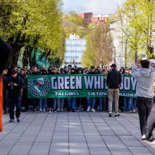 „Žalgirio“ arena – vėl sausakimša, prieš mačą  – įspūdingos sirgalių eisenos