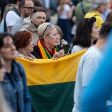 Triumfo eisenoje valdovų keliu nuėję tūkstančiai vilniečių giedojo Tautišką giesmę