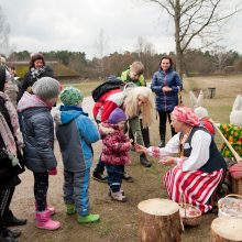 Kas per Velykas miegos, tam visus metus galvą sopės