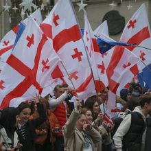 Sakartvele dešimtys tūkstančių žmonių švenčia sprendimą suteikti kandidato į ES statusą