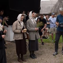 Filme „Poetas“ kruopščiai atkurtas pokario laikas stebina tikroviškumu