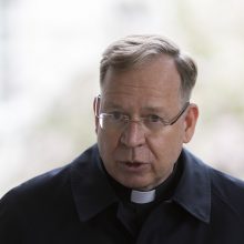 Vilniaus arkivyskupas: atsiprašau jaunuolio, kuris patyrė iš kunigo tai, ko neturėjo patirti