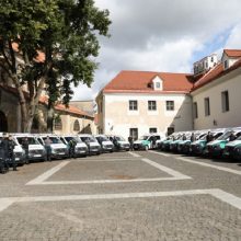 Policijos įstaigoms bus perduota devyniolika naujų mikroautobusų