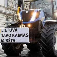 Prie Seimo susirinkę žemdirbiai pyksta: 30 metų ūkininkauju, nematęs tokio ministro