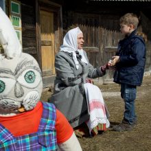 Kas per Velykas miegos, tam visus metus galvą sopės