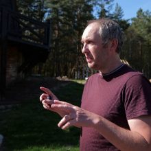  Keliautojas D. Kinderis pasakojo apie rykštėmis plakamas moteris ir vudu magiją