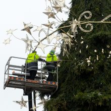 Šventės baigėsi: Kauno eglutės dekoracijos keliauja į sandėlius