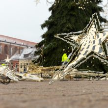 Šventės baigėsi: Kauno eglutės dekoracijos keliauja į sandėlius