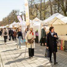 Ant prekystalių Laisvės alėjoje – nuo šokolado su grybais iki dizainerių suknelių