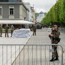 To kasdien nepamatysi: Kauno miesto savivaldybė apjuosta tvoromis ir smėlio maišais